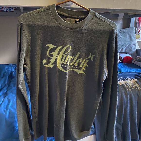 4 Shirts! Two Hurley long sleeve thermals! - Picture 2 of 5